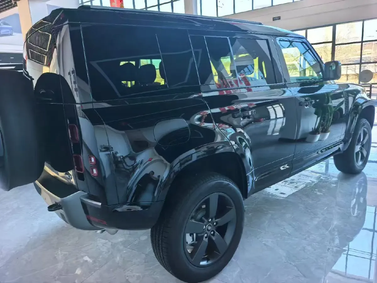 2025 Land Rover Defender 3.0T 400HP L6 8AT,autocango,china used car exporter,china ev exporter,chinese used car exporter,chinese used ev exporter