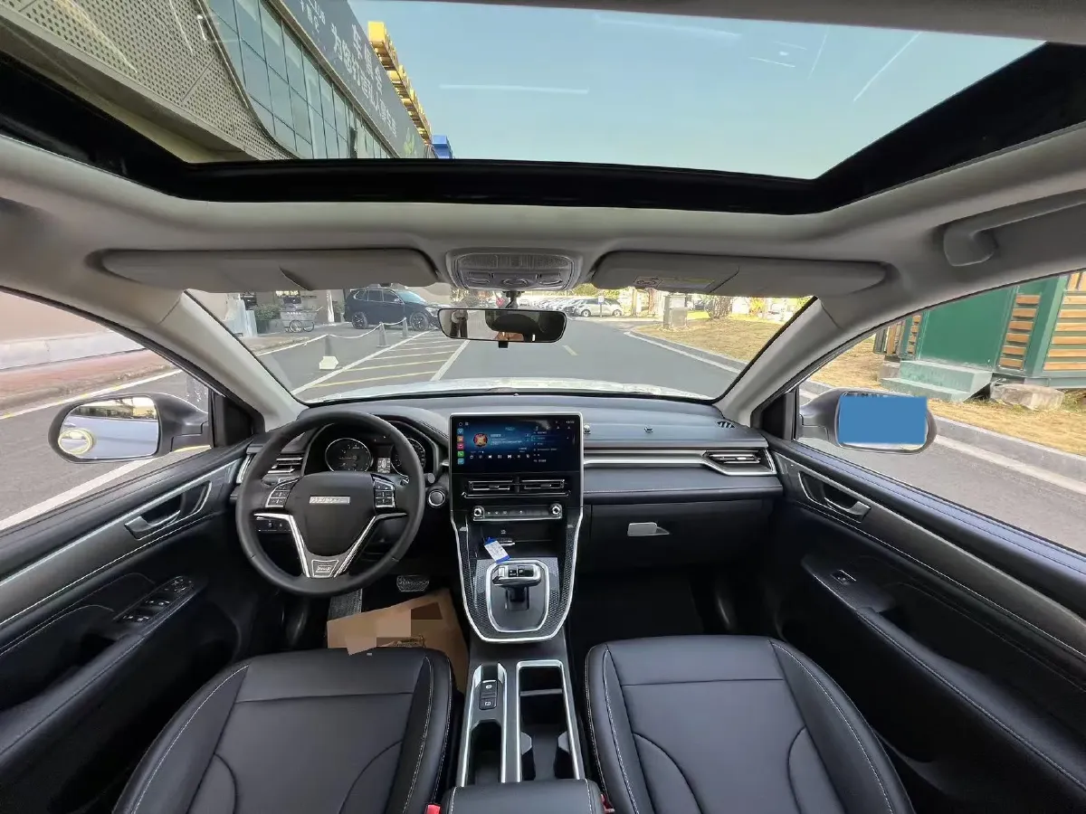 2021 Haval M6 1.5T 150HP L4 7DCT,autocango,china used car exporter,china ev exporter,chinese used car exporter,chinese used ev exporter