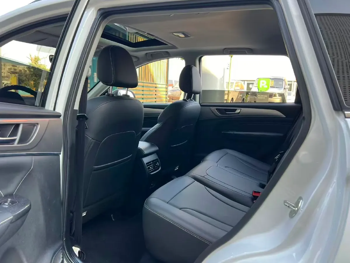 2021 Haval M6 1.5T 150HP L4 7DCT,autocango,china used car exporter,china ev exporter,chinese used car exporter,chinese used ev exporter