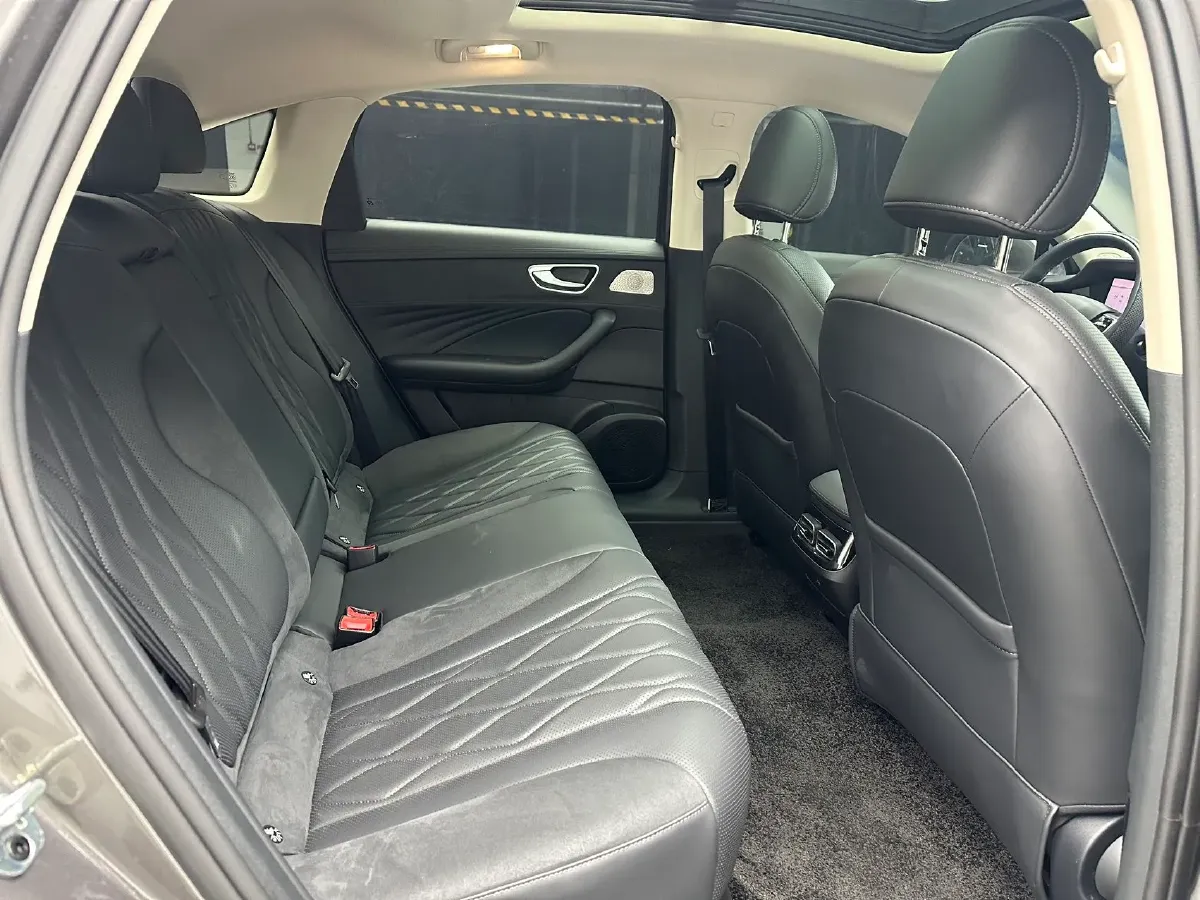 2023 Roewe D7 1.5L 112HP L4 1DHT PHEV 21.4KWH,autocango,china used car exporter,china ev exporter,chinese used car exporter,chinese used ev exporter