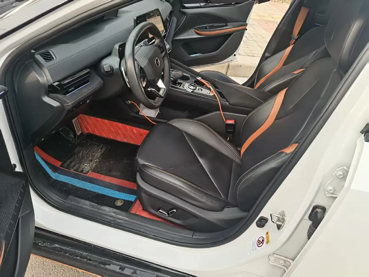 2022 ChangAn UNI-V 1.5T 188HP L4 7DCT,autocango,china used car exporter,china ev exporter,chinese used car exporter,chinese used ev exporter