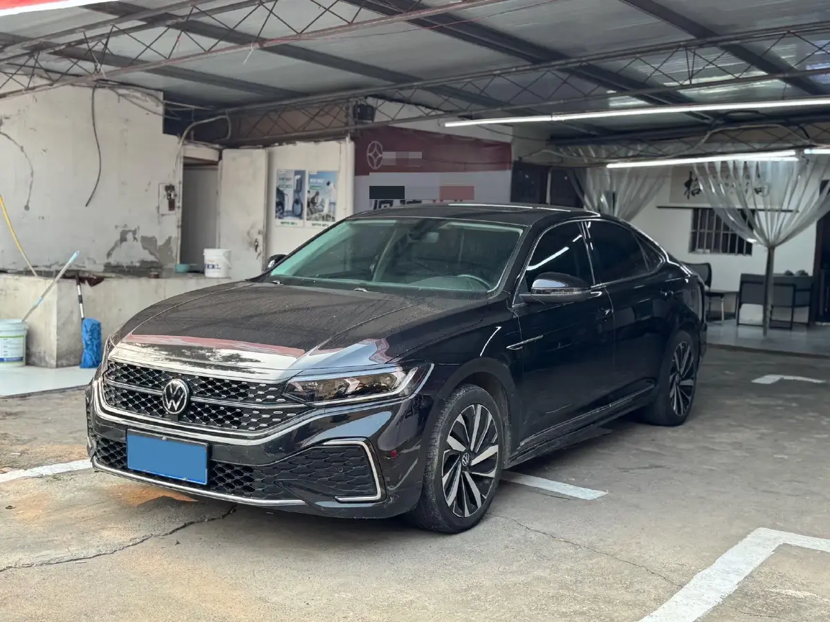 2023 Volkswagen Passat 2.0T 186HP L4 7DCT