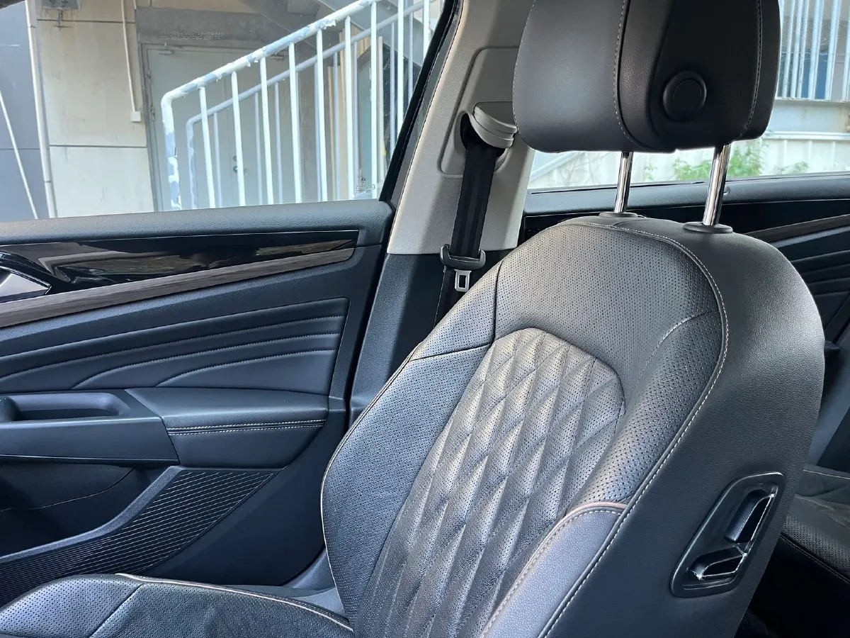 2019 Volvo V40 1.5T 152HP L4 6AT,autocango,china used car exporter,china ev exporter,chinese used car exporter,chinese used ev exporter