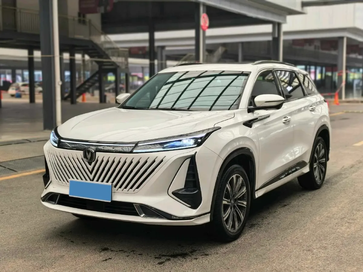 2023 ChangAn CS75 Plus 1.5T 188HP L4 8AT,autocango,china used car exporter,china ev exporter,chinese used car exporter,chinese used ev exporter