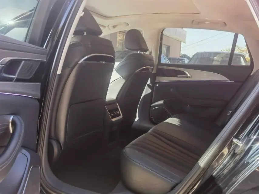 2023 HongQi H5 2.0T 224HP L4 8AT,autocango,china used car exporter,china ev exporter,chinese used car exporter,chinese used ev exporter