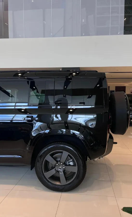 2025 Land Rover Defender 3.0T 400HP L6 8AT,autocango,china used car exporter,china ev exporter,chinese used car exporter,chinese used ev exporter