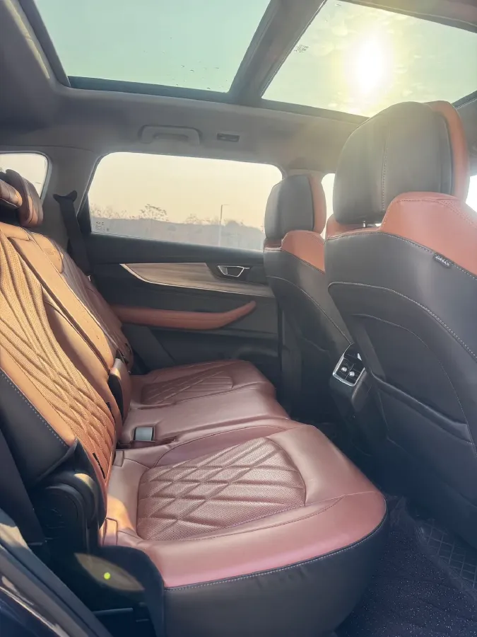 2022 Chery Tiggo 8 Plus 2.0T 254HP L4 7DCT,autocango,china used car exporter,china ev exporter,chinese used car exporter,chinese used ev exporter