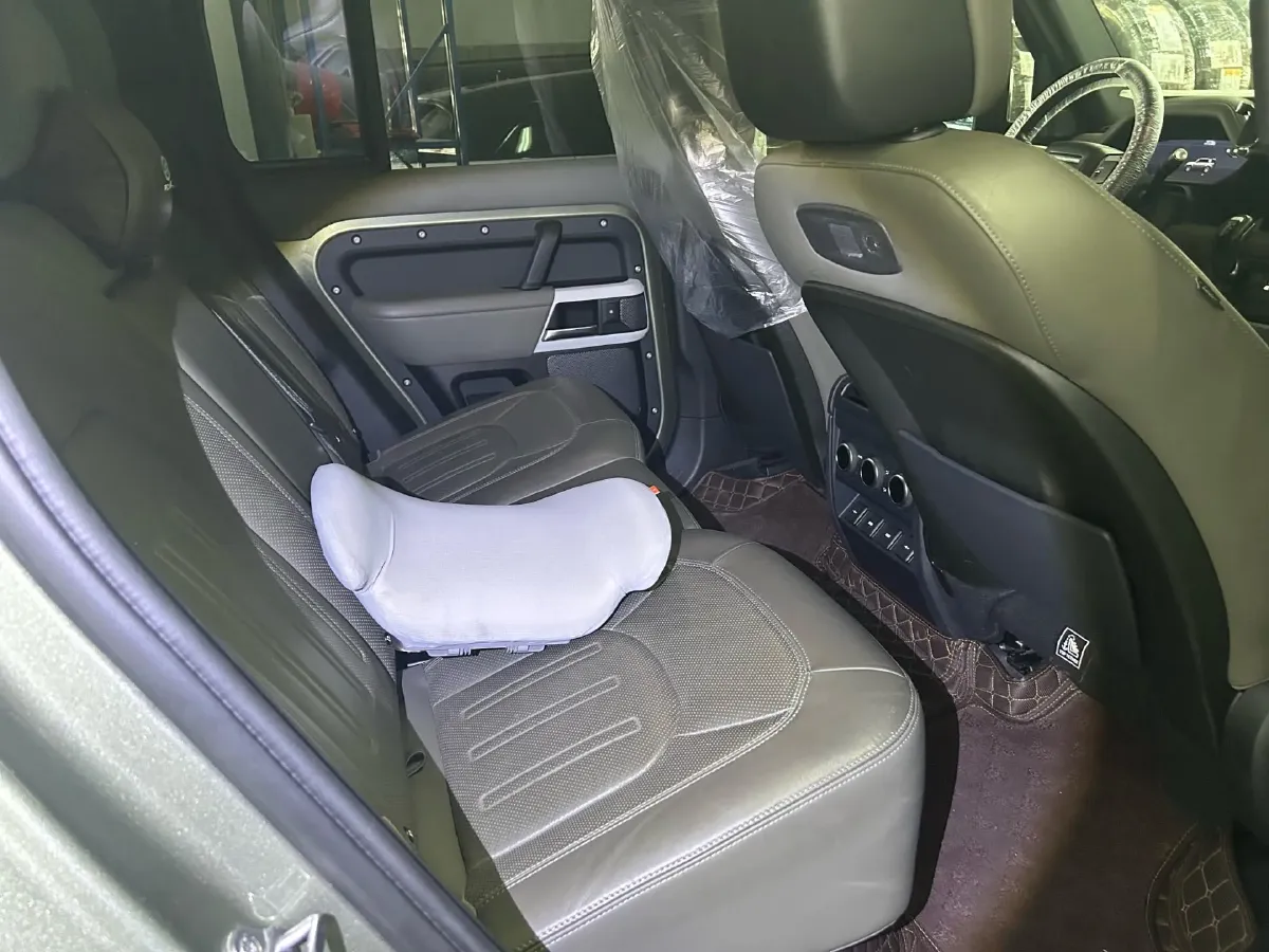 2020 Land Rover Defender 3.0T 400HP L6 8AT,autocango,china used car exporter,china ev exporter,chinese used car exporter,chinese used ev exporter