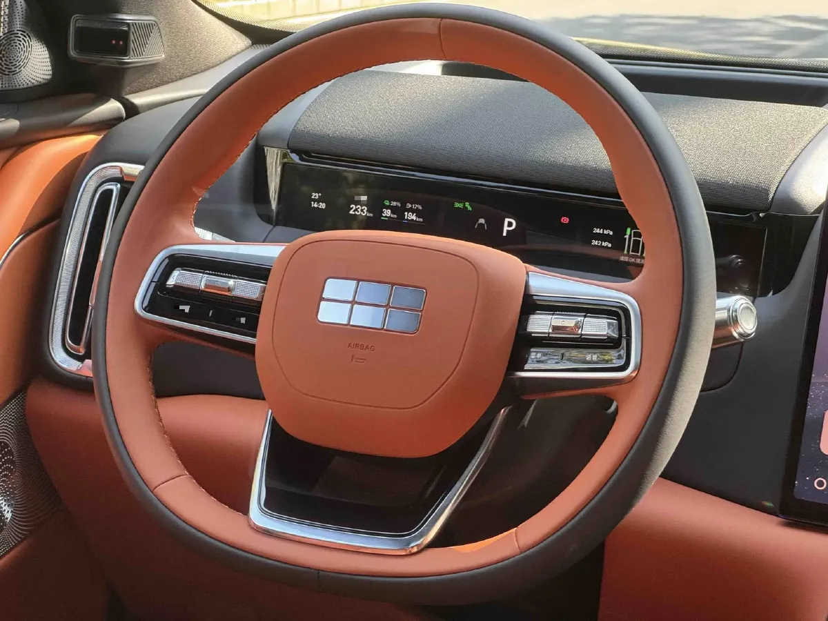 2025 Volkswagen Tiguan L 2.0T 220HP L4 7DCT,autocango,china used car exporter,china ev exporter,chinese used car exporter,chinese used ev exporter