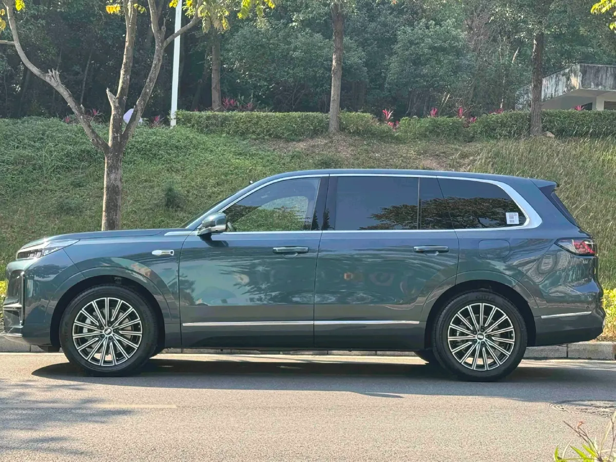 2025 Volkswagen Tiguan L 2.0T 220HP L4 7DCT,autocango,china used car exporter,china ev exporter,chinese used car exporter,chinese used ev exporter