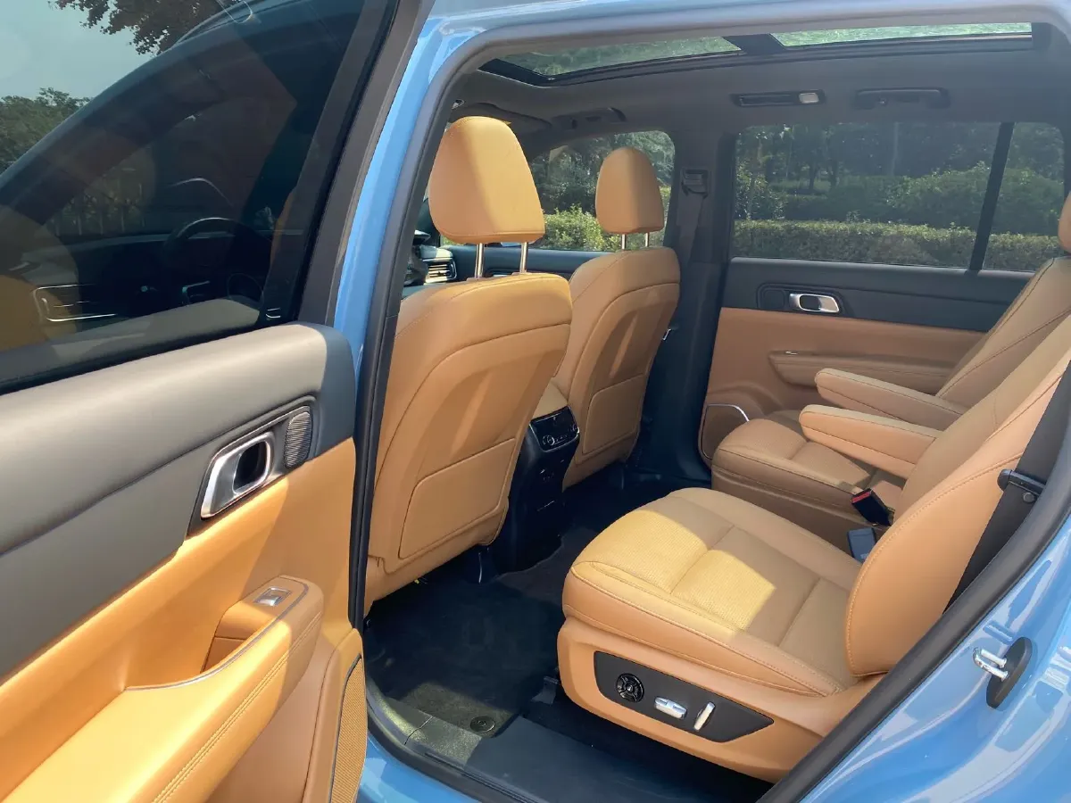 2021 Li ONE Range Extended 131HP REEV 40.5KWH,autocango,china used car exporter,china ev exporter,chinese used car exporter,chinese used ev exporter