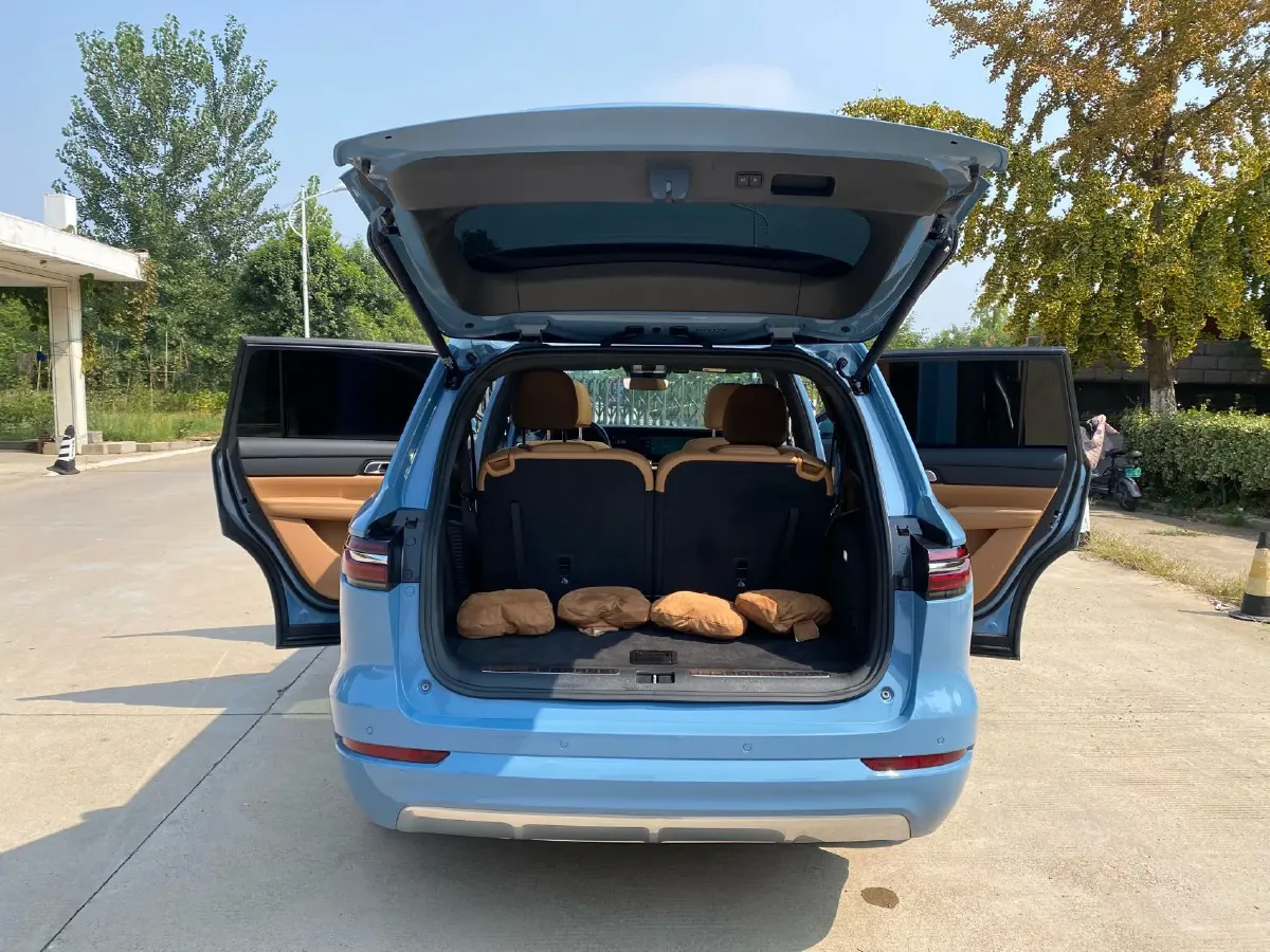 2021 Li ONE Range Extended 131HP REEV 40.5KWH,autocango,china used car exporter,china ev exporter,chinese used car exporter,chinese used ev exporter