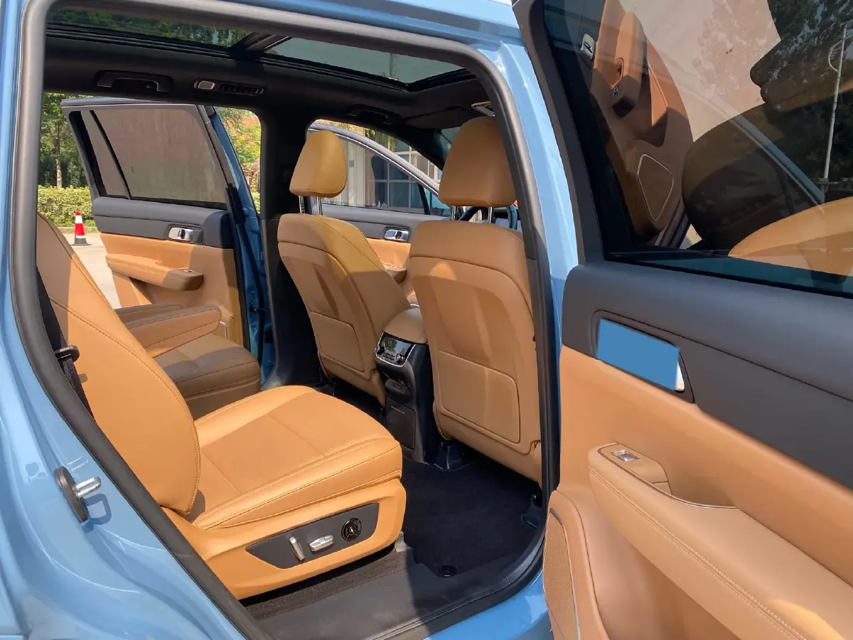 2021 Li ONE Range Extended 131HP REEV 40.5KWH,autocango,china used car exporter,china ev exporter,chinese used car exporter,chinese used ev exporter