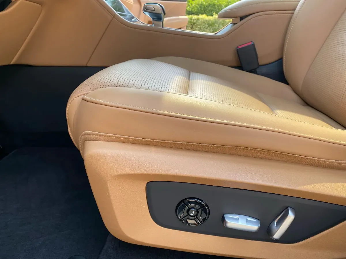 2021 Li ONE Range Extended 131HP REEV 40.5KWH,autocango,china used car exporter,china ev exporter,chinese used car exporter,chinese used ev exporter