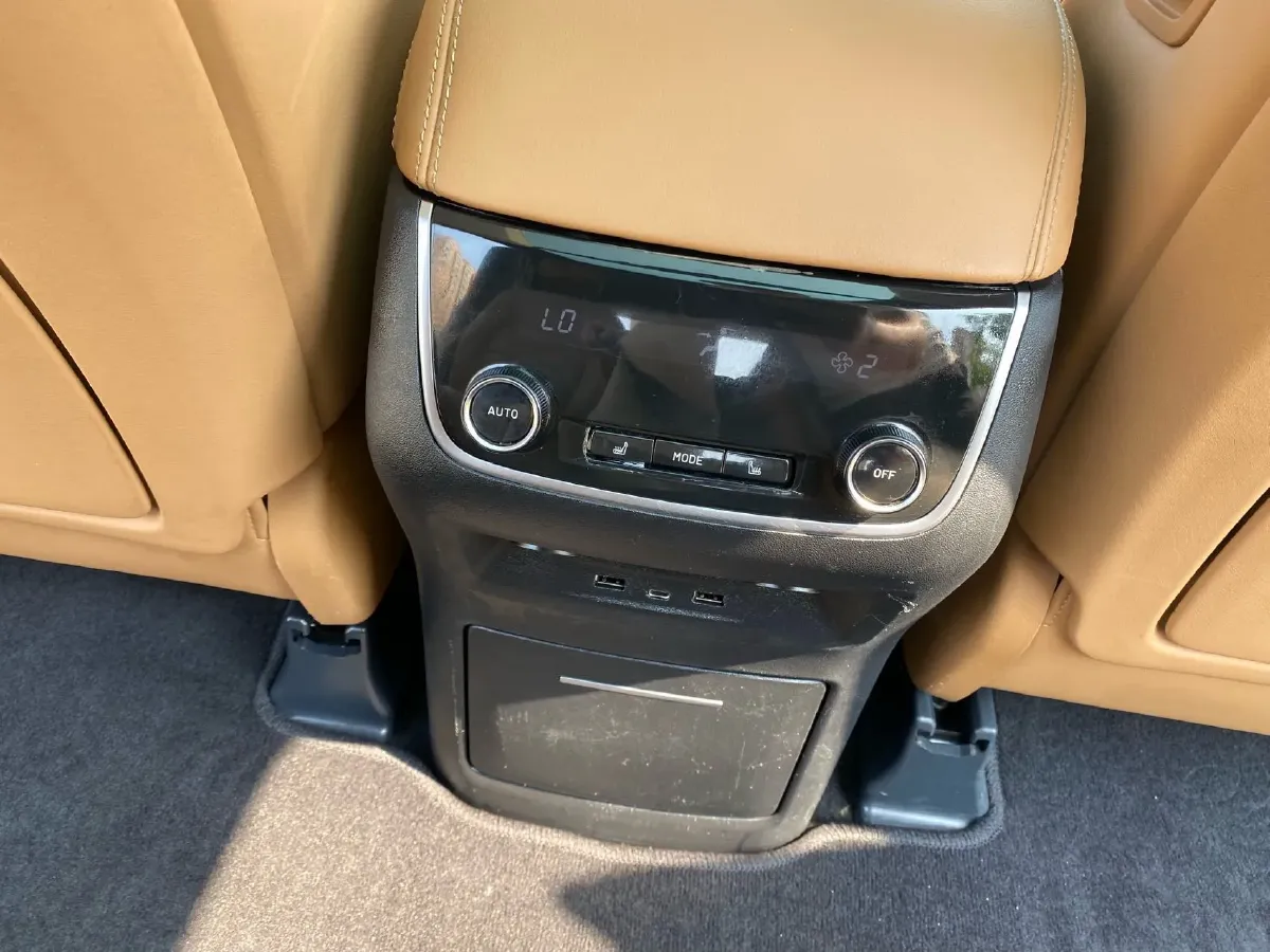 2021 Li ONE Range Extended 131HP REEV 40.5KWH,autocango,china used car exporter,china ev exporter,chinese used car exporter,chinese used ev exporter