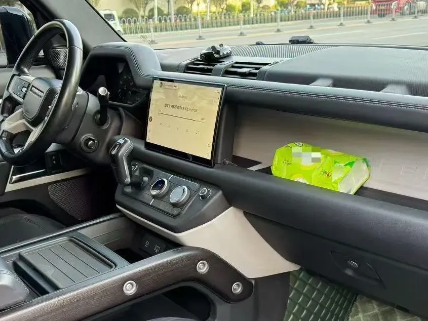 2023 Land Rover Defender 3.0T 400HP L6 8AT,autocango,china used car exporter,china ev exporter,chinese used car exporter,chinese used ev exporter