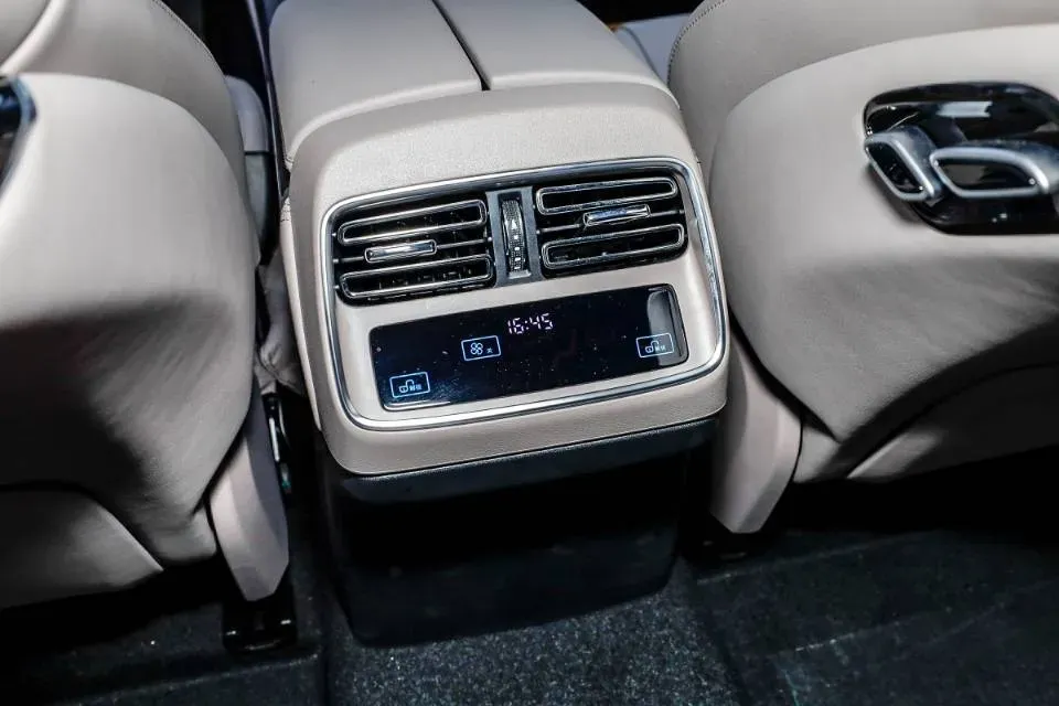 2025 BYD Han 1.5T 156HP L4 E-CVT PHEV,autocango,china used car exporter,china ev exporter,chinese used car exporter,chinese used ev exporter