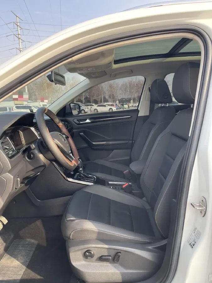 2021 Volkswagen T-Roc 1.4T 150HP L4 7DCT,autocango,china used car exporter,china ev exporter,chinese used car exporter,chinese used ev exporter