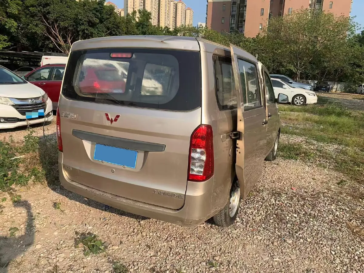 2019 WuLing RongGuang V 1.5L 99HP L4 6MT,autocango,china used car exporter,china ev exporter,chinese used car exporter,chinese used ev exporter