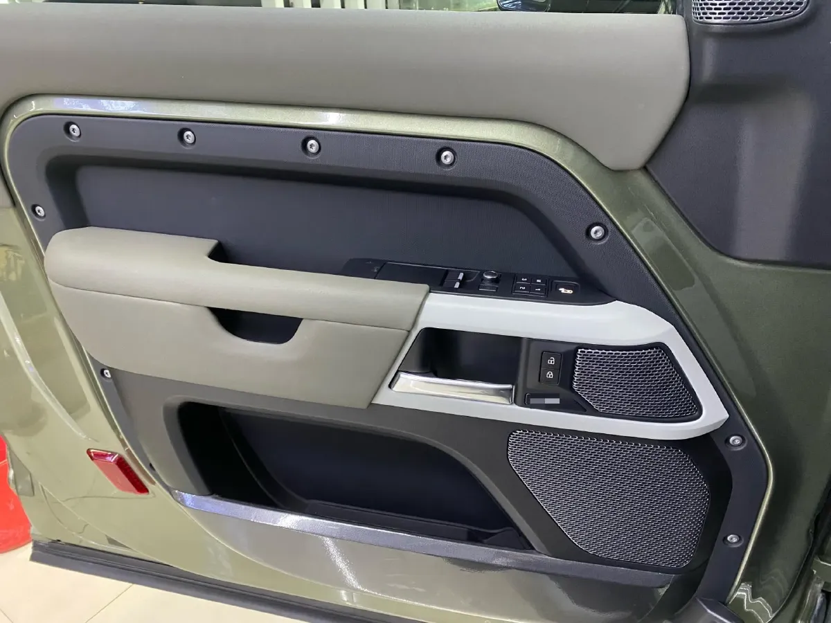 2021 Land Rover Defender 3.0T 400HP L6 8AT,autocango,china used car exporter,china ev exporter,chinese used car exporter,chinese used ev exporter