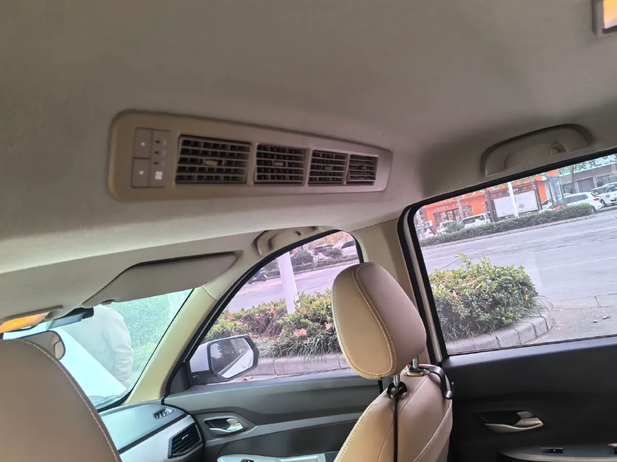 2021 WuLing HongGuang 1.5L 99HP L4 6MT,autocango,china used car exporter,china ev exporter,chinese used car exporter,chinese used ev exporter