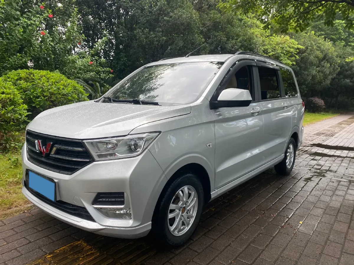 2018 WuLing HongGuang 1.5L 105HP L4 5MT,autocango,china used car exporter,china ev exporter,chinese used car exporter,chinese used ev exporter