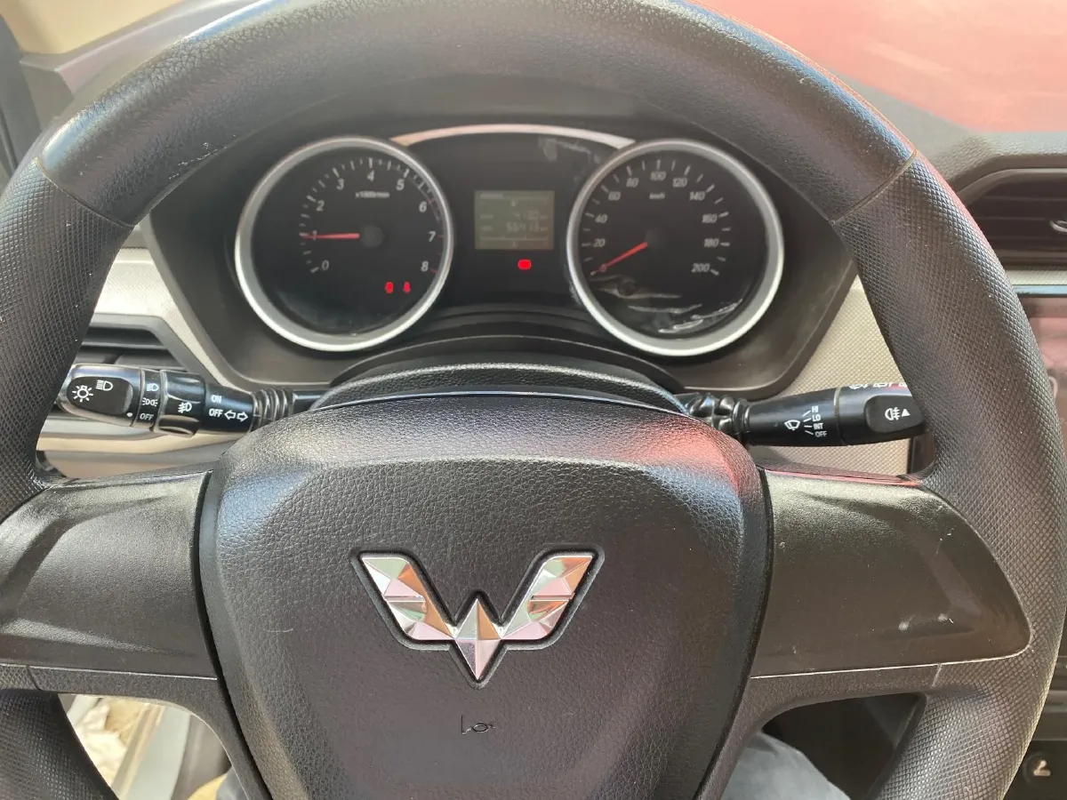 2018 WuLing HongGuang 1.5L 105HP L4 5MT,autocango,china used car exporter,china ev exporter,chinese used car exporter,chinese used ev exporter