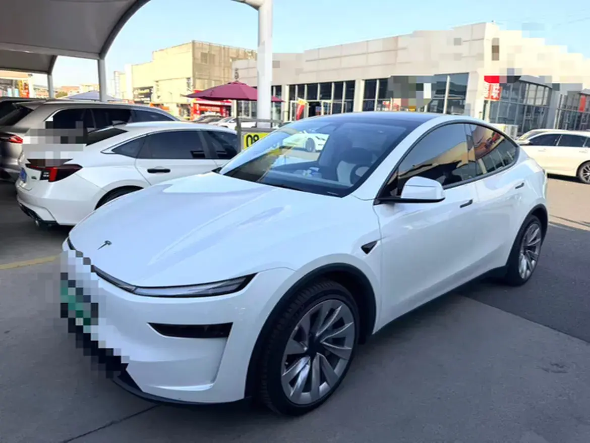 2025 Tesla Model Y BEV