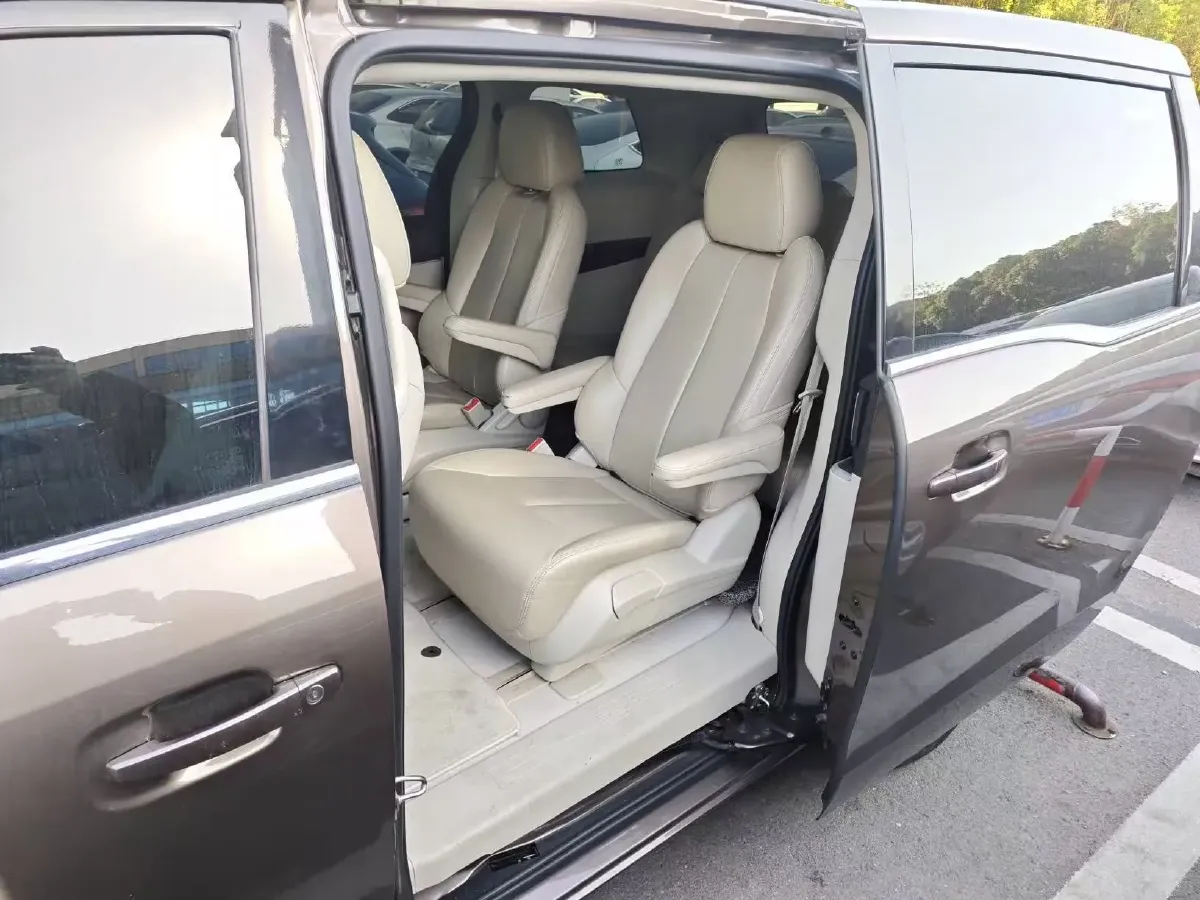 2022 Buick GL8 2.0T 237HP L4 9AT,autocango,china used car exporter,china ev exporter,chinese used car exporter,chinese used ev exporter