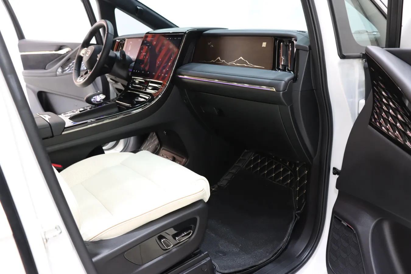 2023 GAC Trumpchi M8 2.0T 190HP L4 E-CVT Hybrid,autocango,china used car exporter,china ev exporter,chinese used car exporter,chinese used ev exporter