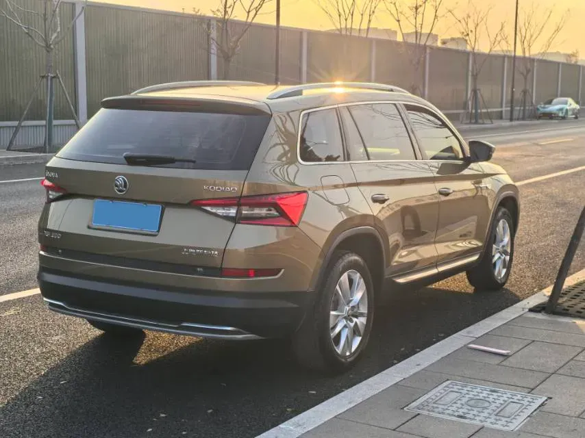 2018 Skoda Kodiak 2.0T 186HP L4 7DCT,autocango,china used car exporter,china ev exporter,chinese used car exporter,chinese used ev exporter