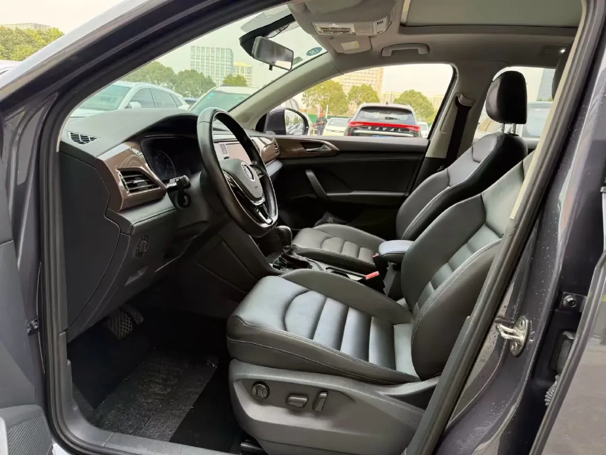 2019 MINI MINI 1.5T 102HP L3 7DCT,autocango,china used car exporter,china ev exporter,chinese used car exporter,chinese used ev exporter