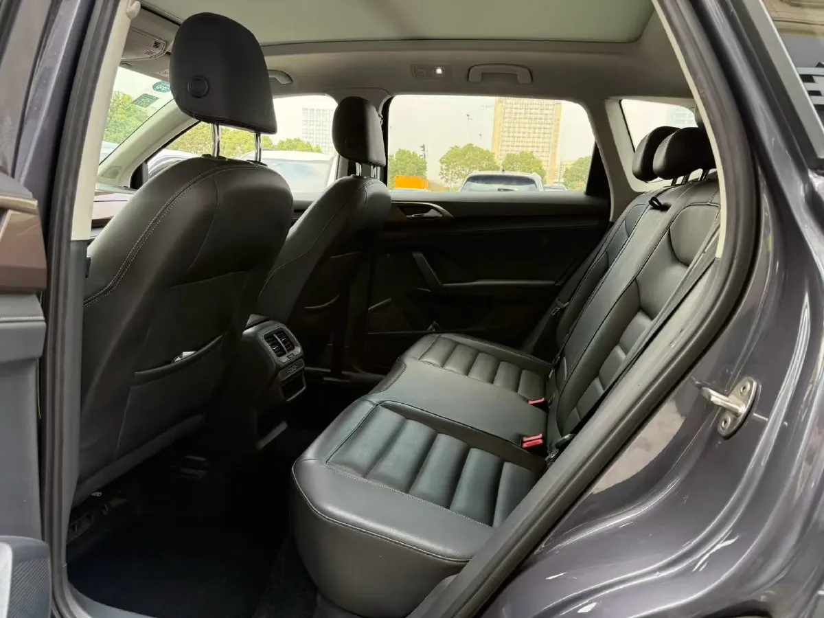 2019 MINI MINI 1.5T 102HP L3 7DCT,autocango,china used car exporter,china ev exporter,chinese used car exporter,chinese used ev exporter