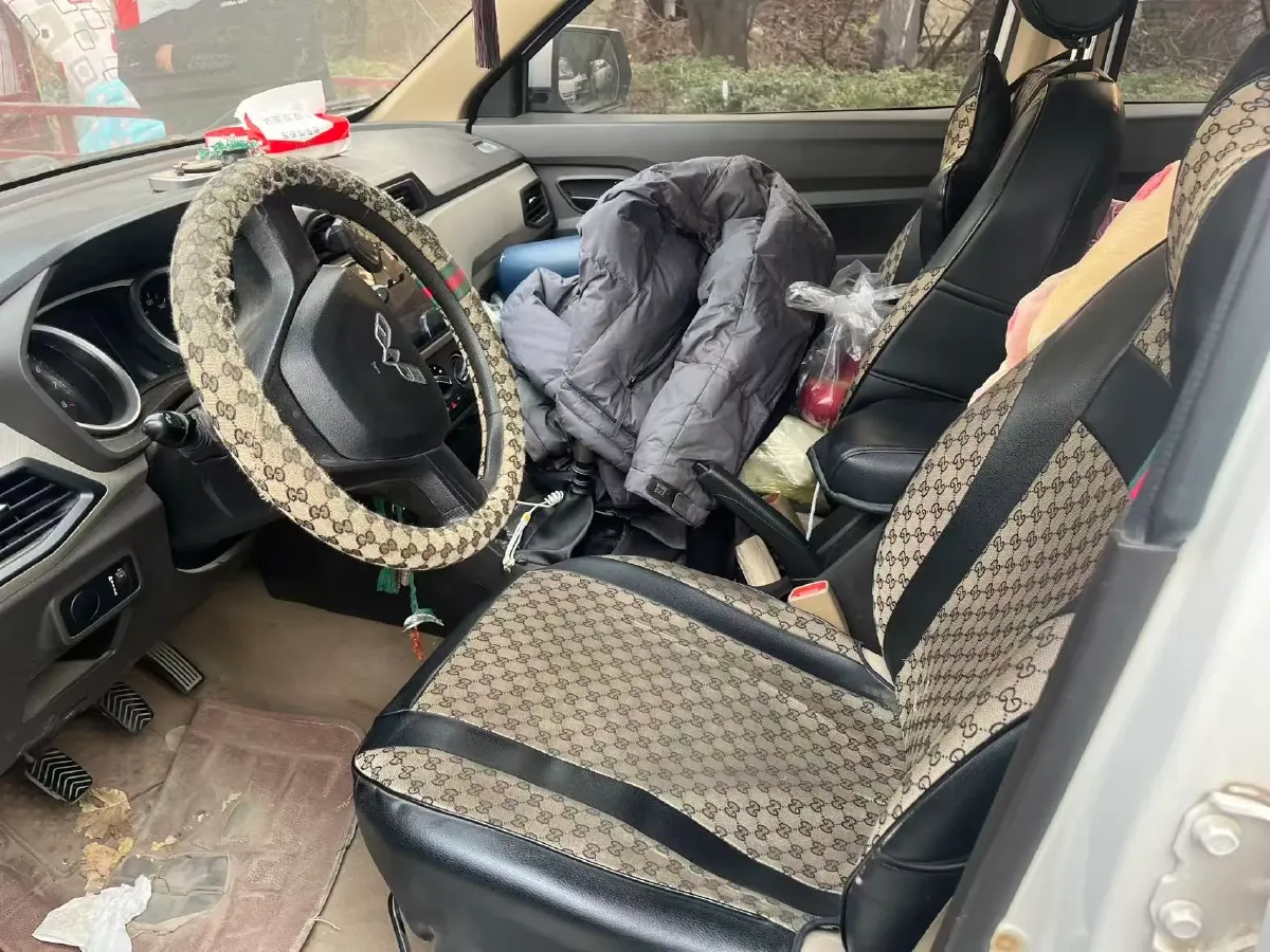 2019 WuLing HongGuang V 1.5L 105HP L4 5MT,autocango,china used car exporter,china ev exporter,chinese used car exporter,chinese used ev exporter