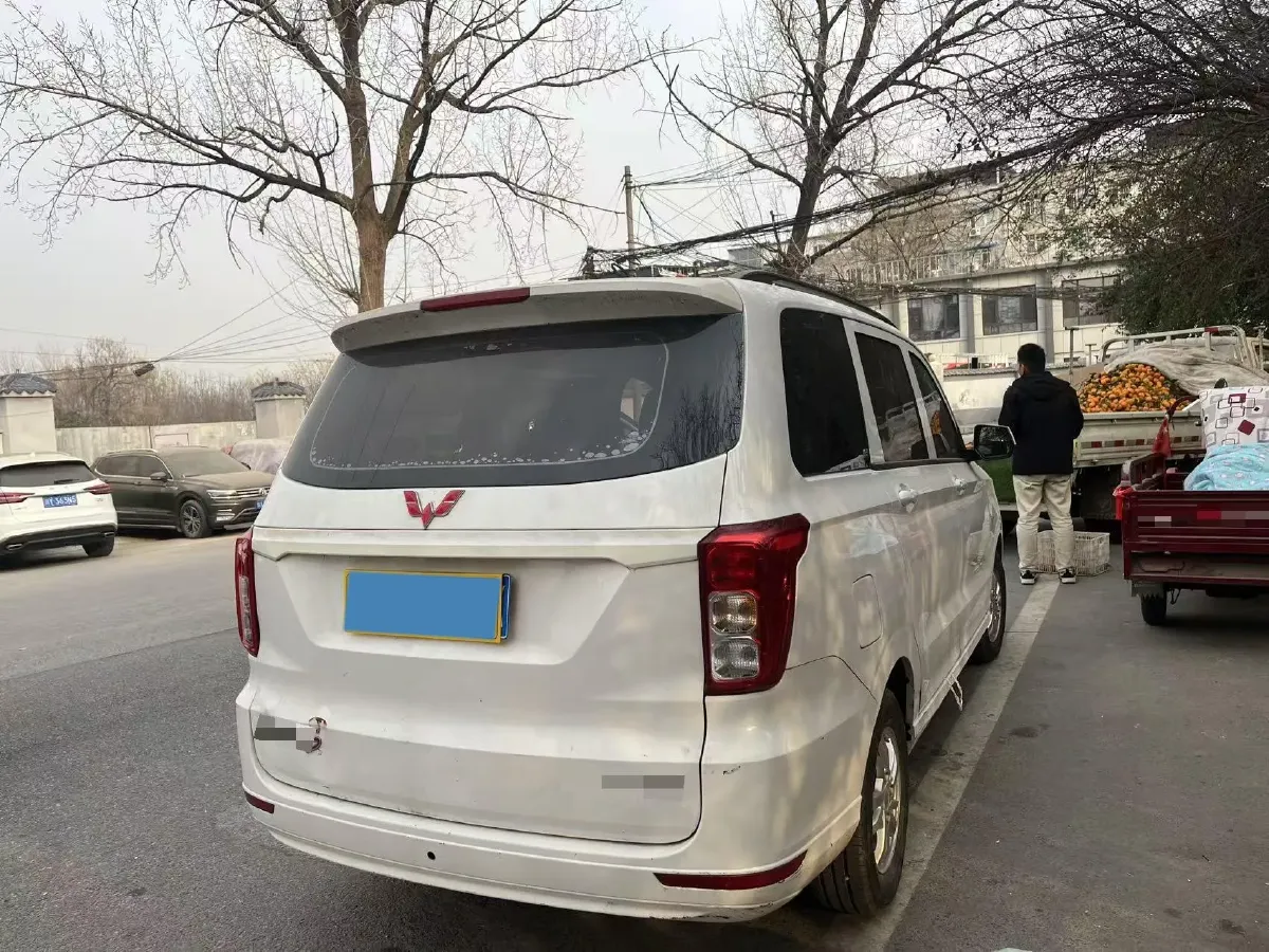 2019 WuLing HongGuang V 1.5L 105HP L4 5MT,autocango,china used car exporter,china ev exporter,chinese used car exporter,chinese used ev exporter
