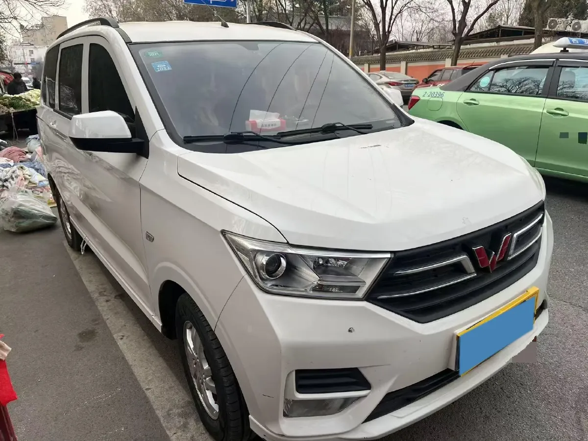 2019 WuLing HongGuang V 1.5L 105HP L4 5MT,autocango,china used car exporter,china ev exporter,chinese used car exporter,chinese used ev exporter