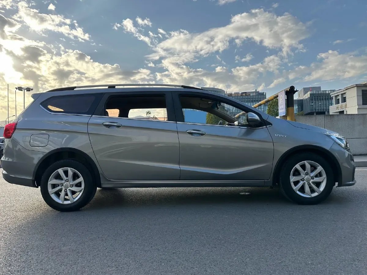 2017 BaoJun 310W 1.5L 112HP L4 6MT,autocango,china used car exporter,china ev exporter,chinese used car exporter,chinese used ev exporter