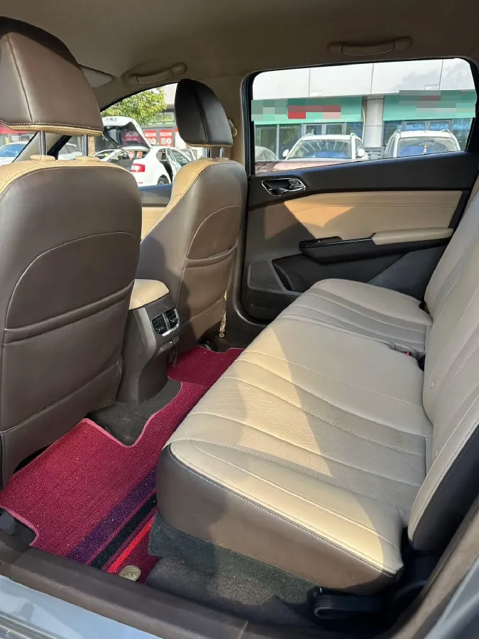 2017 BaoJun 310W 1.5L 112HP L4 6MT,autocango,china used car exporter,china ev exporter,chinese used car exporter,chinese used ev exporter