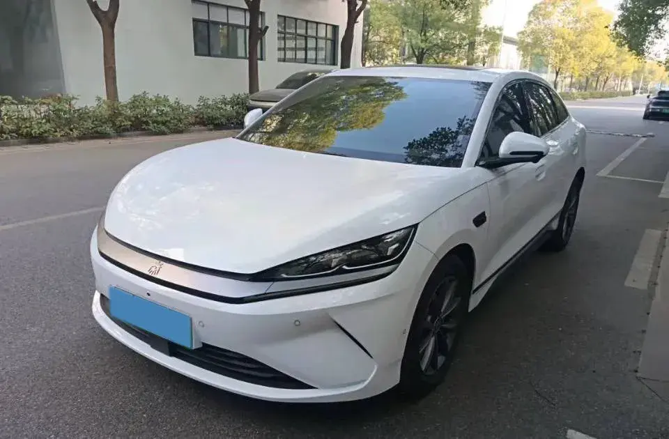 2025 BYD QinL BEV