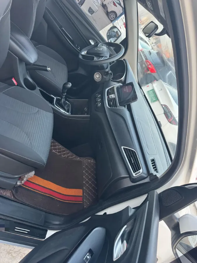 2019 BaoJun 730 1.5L 105HP L4 6MT,autocango,china used car exporter,china ev exporter,chinese used car exporter,chinese used ev exporter