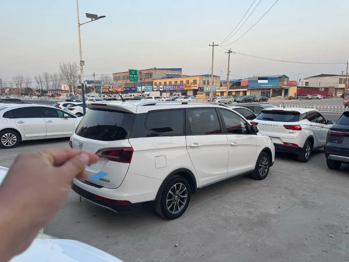 2019 BaoJun 730 1.5L 105HP L4 6MT,autocango,china used car exporter,china ev exporter,chinese used car exporter,chinese used ev exporter