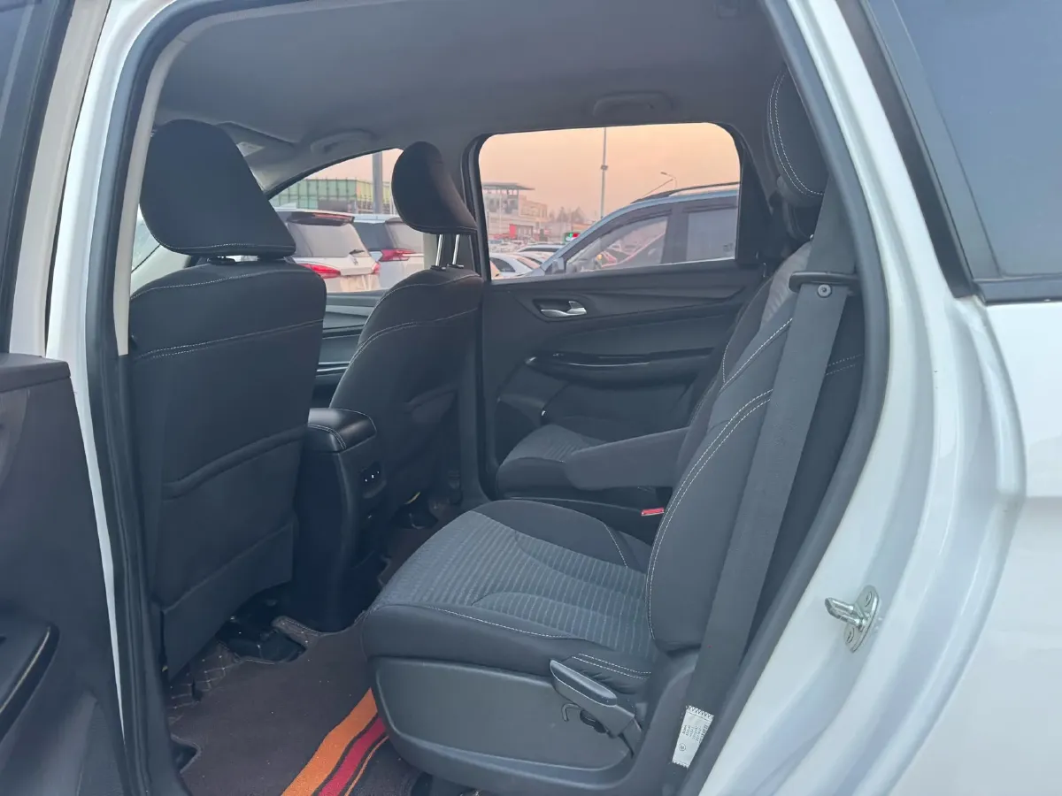 2019 BaoJun 730 1.5L 105HP L4 6MT,autocango,china used car exporter,china ev exporter,chinese used car exporter,chinese used ev exporter