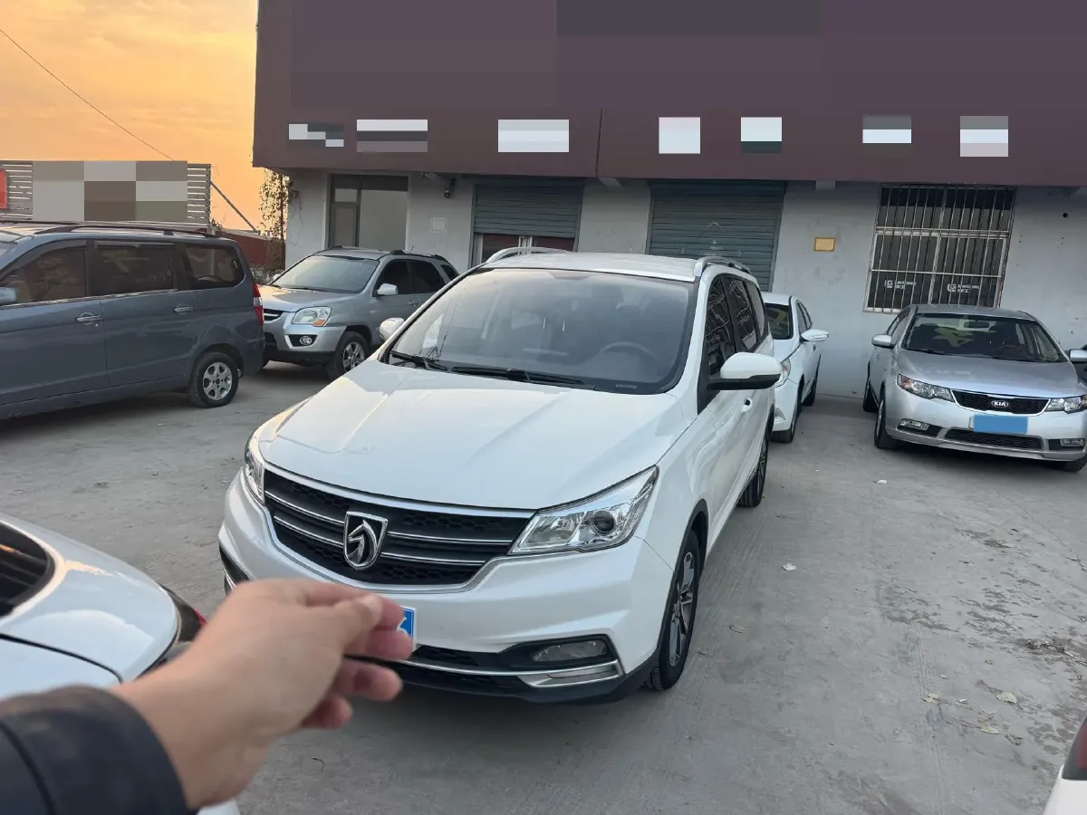 2019 BaoJun 730 1.5L 105HP L4 6MT,autocango,china used car exporter,china ev exporter,chinese used car exporter,chinese used ev exporter