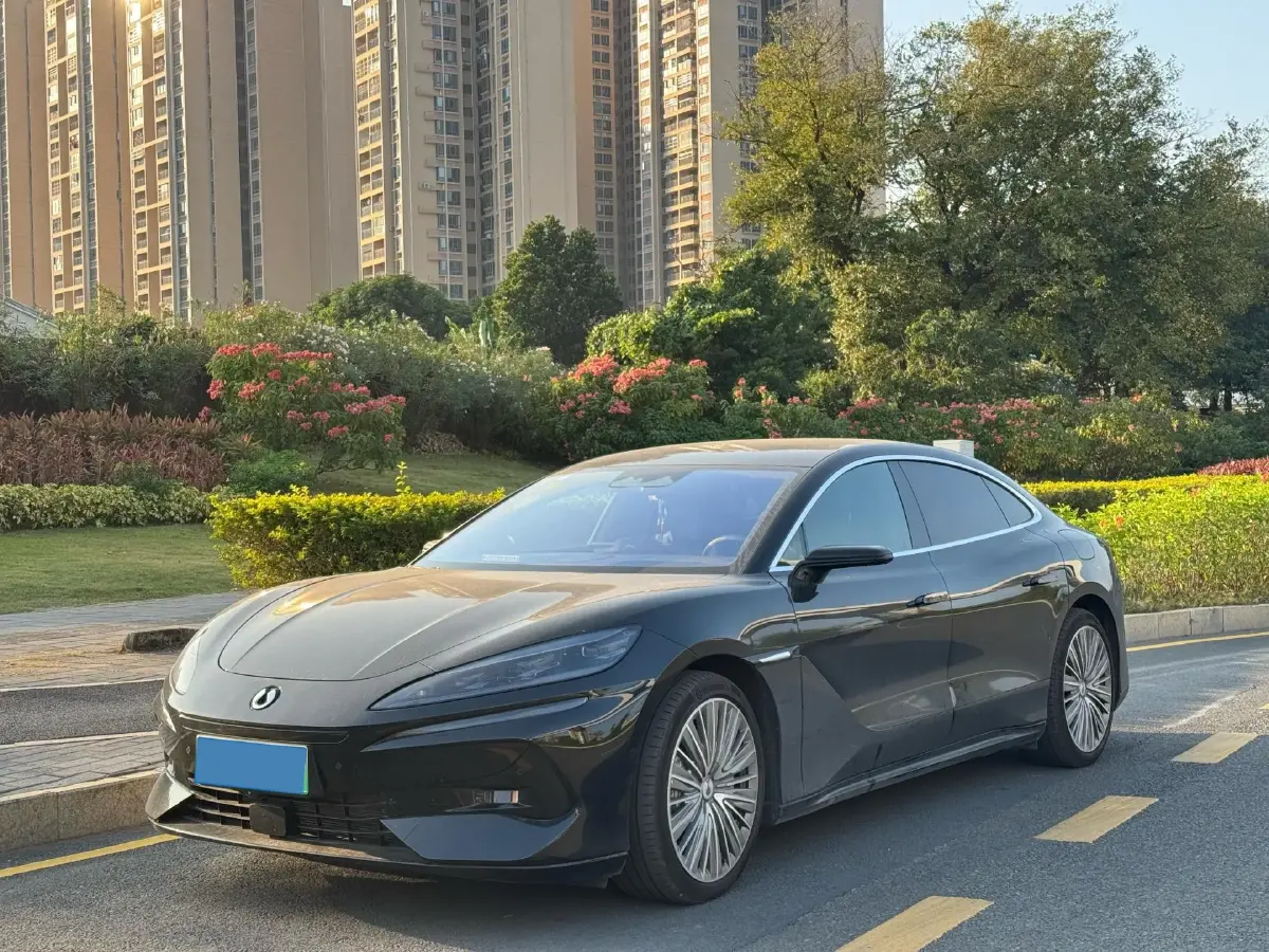 2024 Denza DenzaZ9 2.0T 207HP L4 E-CVT PHEV 38.5KWH