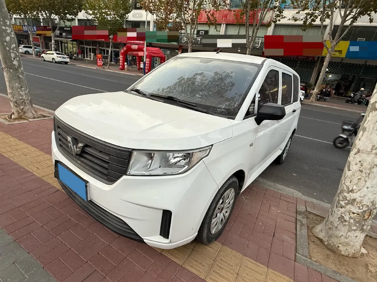 2020 WuLing HongGuang Plus 1.5L 99HP L4 6MT,autocango,china used car exporter,china ev exporter,chinese used car exporter,chinese used ev exporter