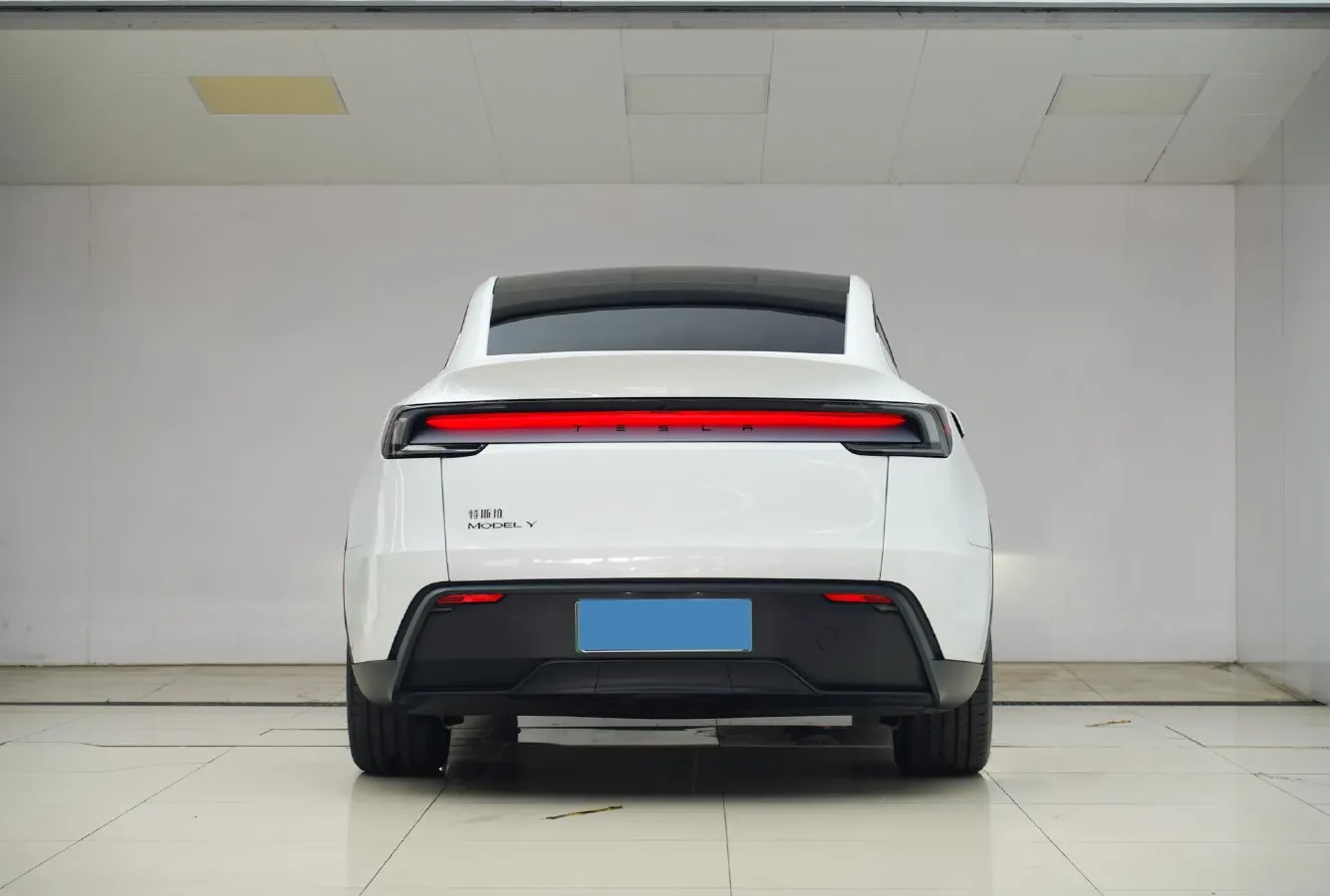 2025 Tesla Model Y BEV 62.5KWH,autocango,china used car exporter,china ev exporter,chinese used car exporter,chinese used ev exporter