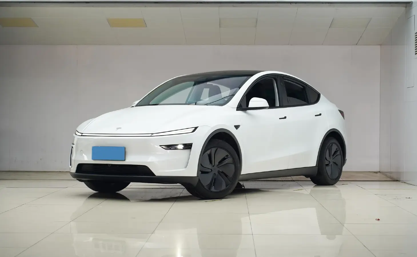 2025 Tesla Model Y BEV 62.5KWH