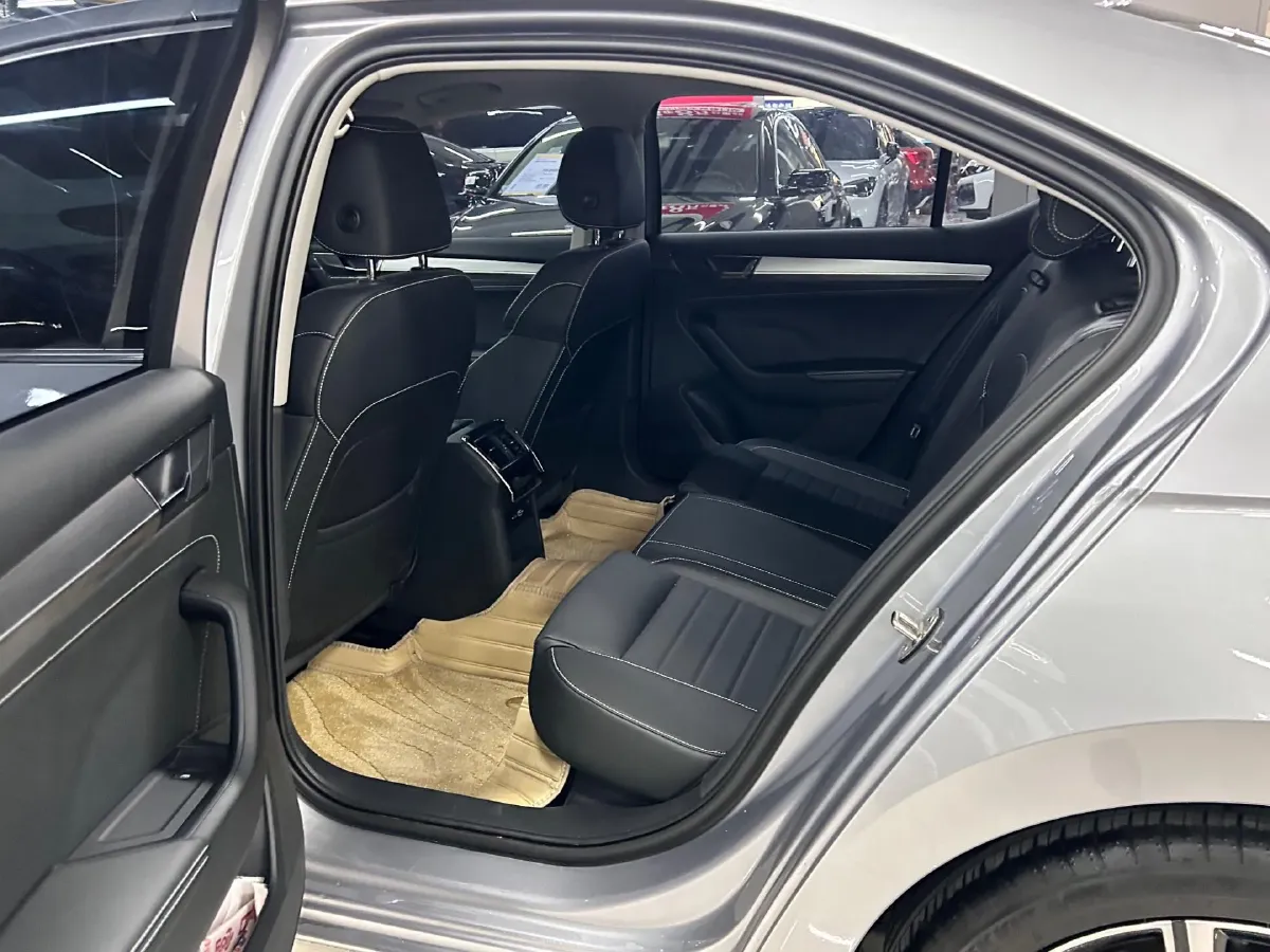 2023 Skoda Superb 1.4T 150HP L4 7DCT,autocango,china used car exporter,china ev exporter,chinese used car exporter,chinese used ev exporter