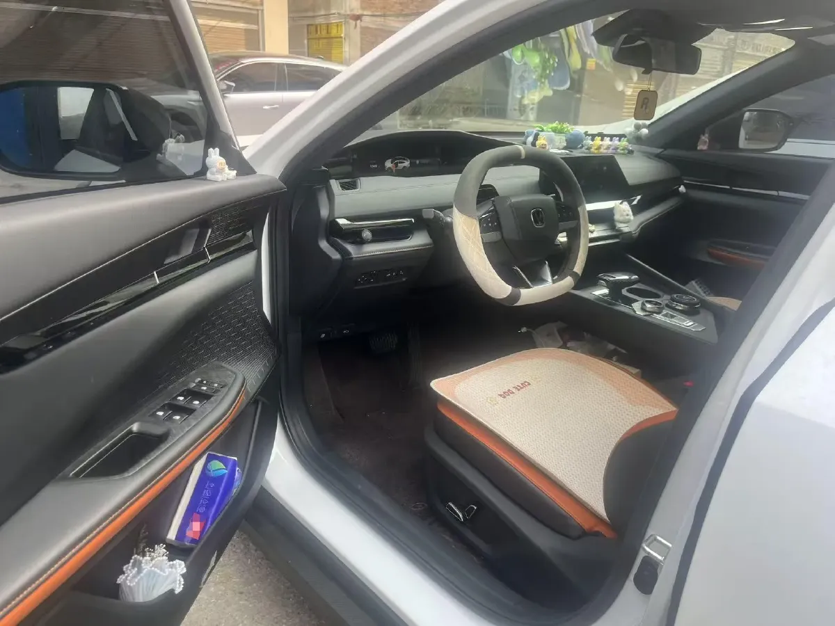 2024 ChangAn UNI-V 1.5T 188HP L4 7DCT,autocango,china used car exporter,china ev exporter,chinese used car exporter,chinese used ev exporter