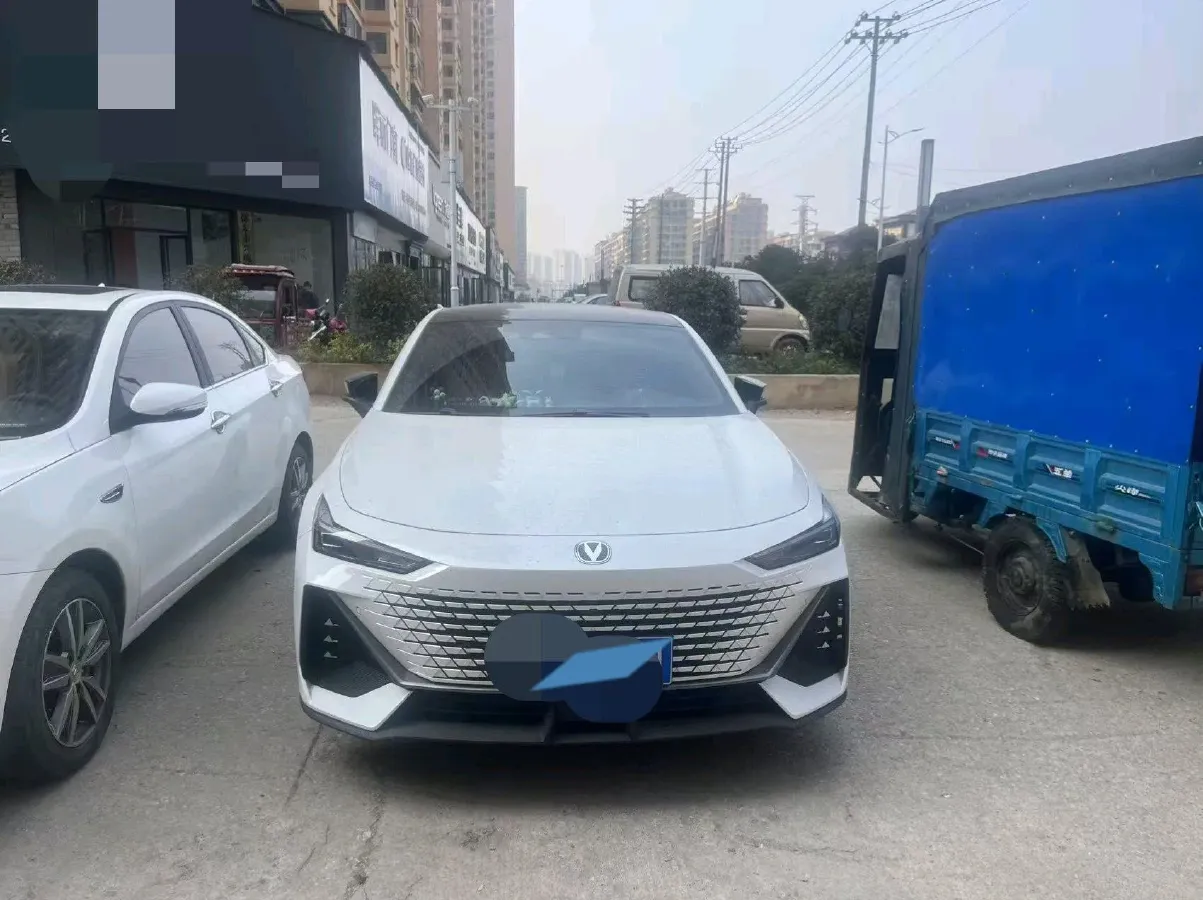 2024 ChangAn UNI-V 1.5T 188HP L4 7DCT,autocango,china used car exporter,china ev exporter,chinese used car exporter,chinese used ev exporter